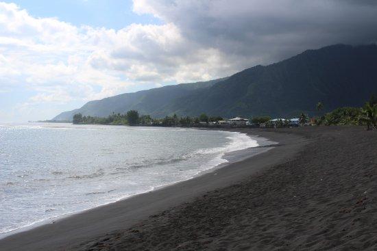 Taharuu Beach